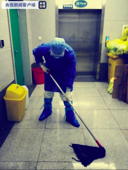 辽宁小伙坐高铁误入武汉 当志愿者打扫卫生成医院“红人”
